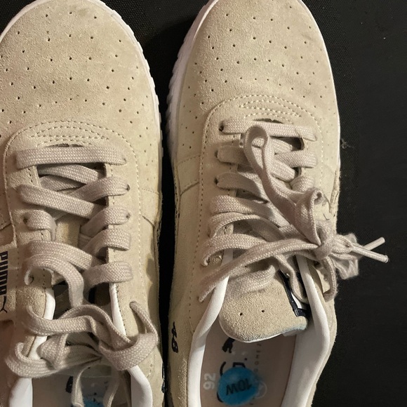 Tan puma sneakers - Picture 2 of 3